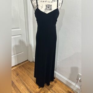 Black Sleeveless V-Neck Cocktail Velvet 👗